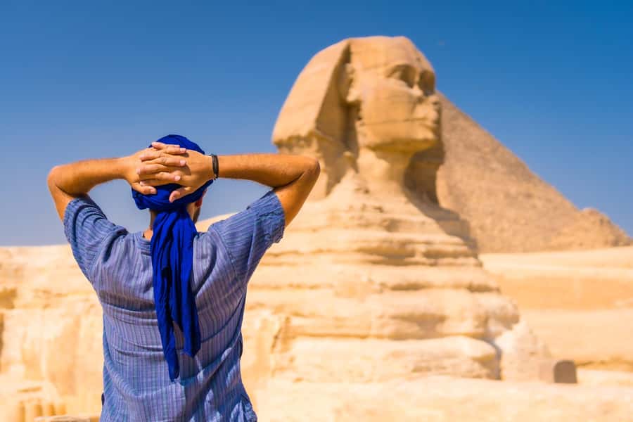 Sharm El Sheikh: Great Pyramids, Sphinx, Museum Tour by Bus - Meeting the Egyptologist guide in Cairo