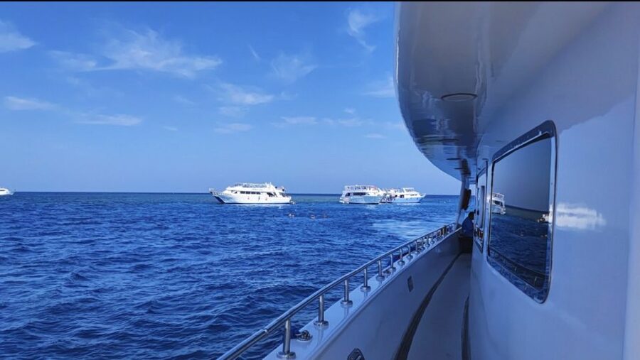 Sharm El-Sheikh: Luxury Ras Mohammed & White Island Cruise - A buffet lunch that adds real value