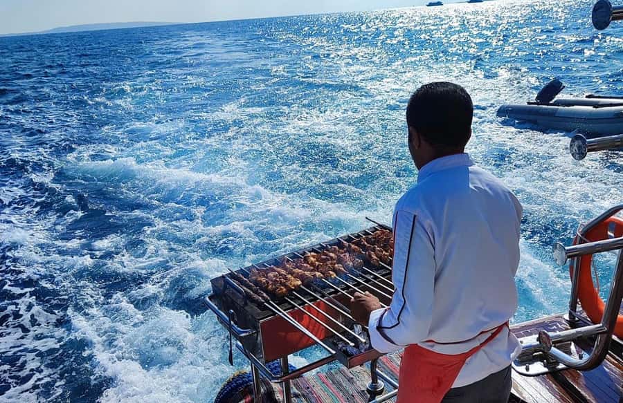 Sharm el-Sheikh: Premium Ras Mohammed & White Island Cruise - A comfortable yacht with room to spread out