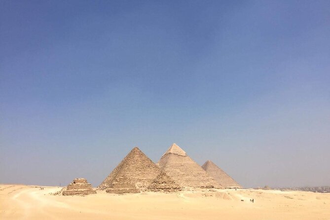 Taxi from the airport to The pyramids of Giza - Key points to know before booking