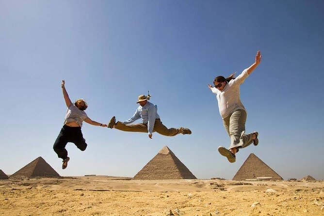 Taxi from the airport to The pyramids of Giza - The private ride to the Giza Plateau