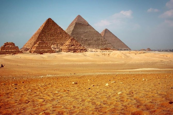 Top Attractions Tour in Giza Pyramids And Horse carriage With panoramic view - Menkaure and the smaller pyramid complex