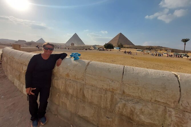 Tour Giza pyramids,Sphinx,Sakkara Pyramid,Memphis& Pyramid Inside - Getting the best Giza viewpoint