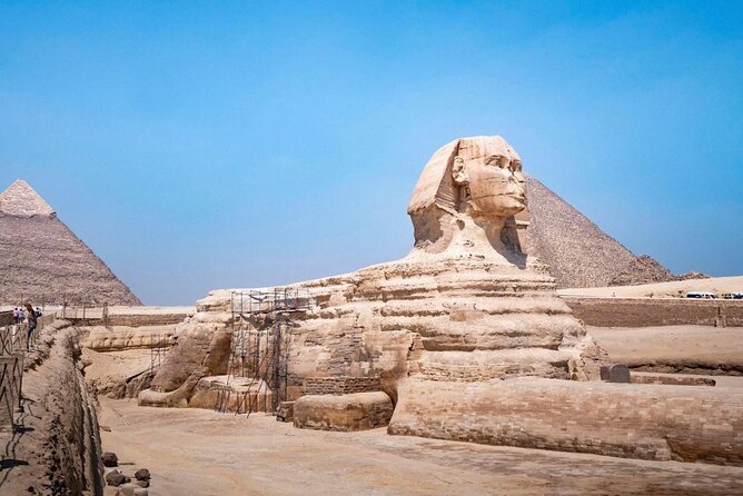 Tour to Giza pyramids Sphinx with local guide - A guide who keeps the morning comfortable