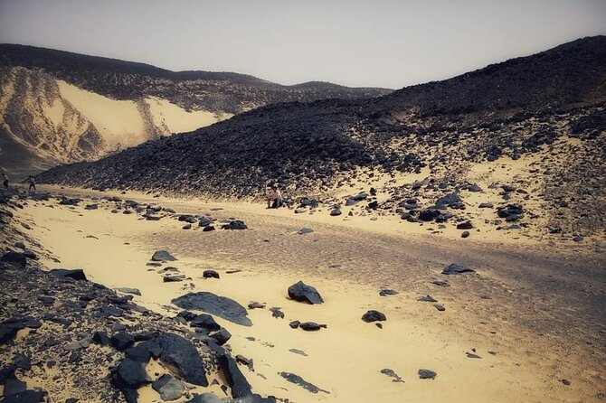 White & Black Desert tour 2 Days 1 night camping from Cairo. - The 4x4 ride through the White Desert