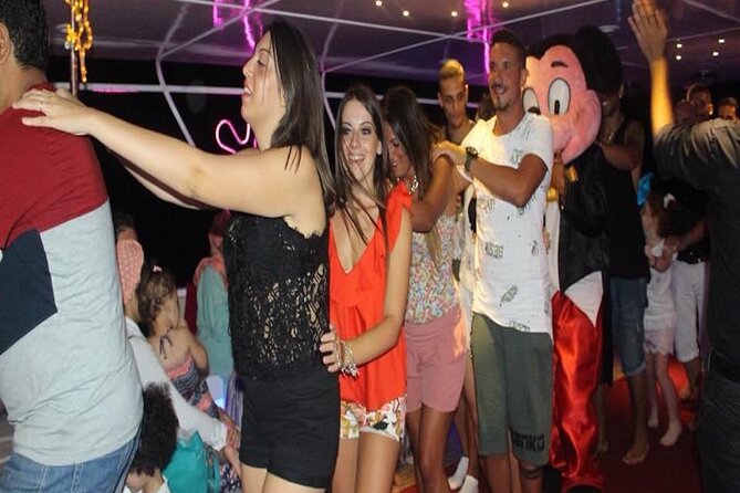 Yacht Cruise with Dinner & Oriental Show - Dinner after sunset