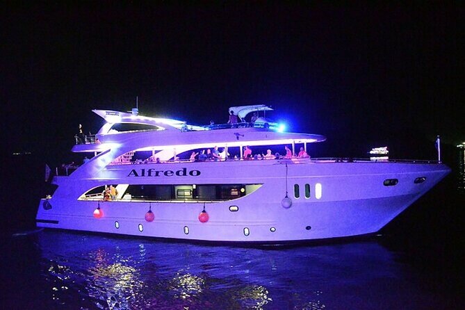 Yacht Cruise with Dinner & Oriental Show - The onboard photo sales