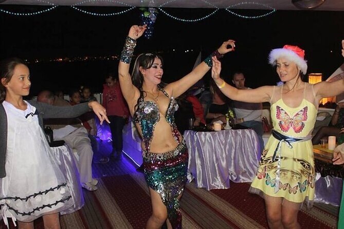 Yacht Cruise with Dinner & Oriental Show - Timing, group size, and practical comfort