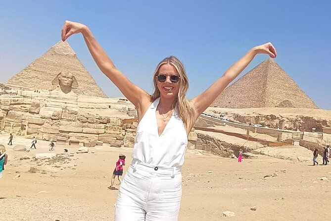 Your VIP Giza Tour: Pyramids, Camels & Authentic Egyptian food - Khafre and Menkaure, two very different pyramids